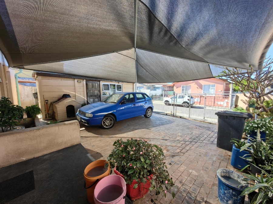 5 Bedroom Property for Sale in Beacon Valley Western Cape